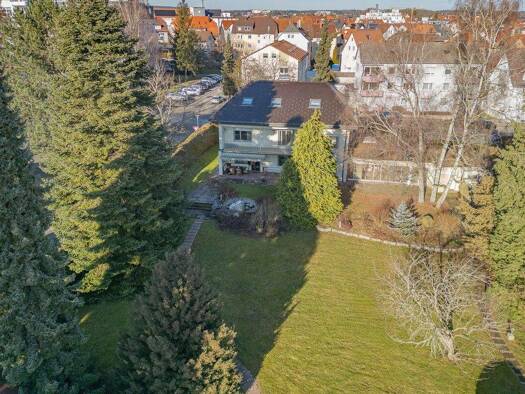 Villa zum Kauf 657.000 € 8,5 Zimmer 502,8 m² 1.548 m² Grundstück Schwenningen Villingen-Schwenningen 78054