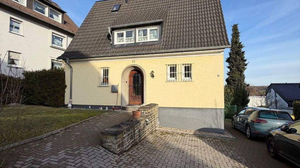 FREISTEHENDES EINFAMILIENHAUS MIT EINLIEGERWOHNUNG IN RS-SÜD UND BLICK IN DIE NATUR