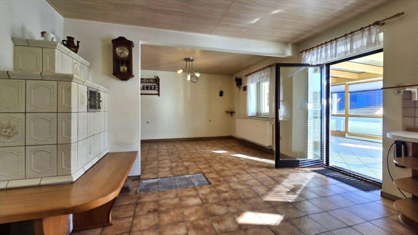 Immobilie in Teublitz - Sanierungsbedürftige Doppelhaushälfte mit zwei abgeschlossenen Wohneinheiten bietet viel Potential - Bild 4