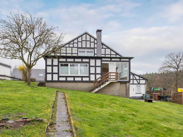 Mehrfamilienhaus zum Kauf 219.000 € 8 Zimmer 230 m² 1.000 m² Grundstück Gleidorf Schmallenberg 57392