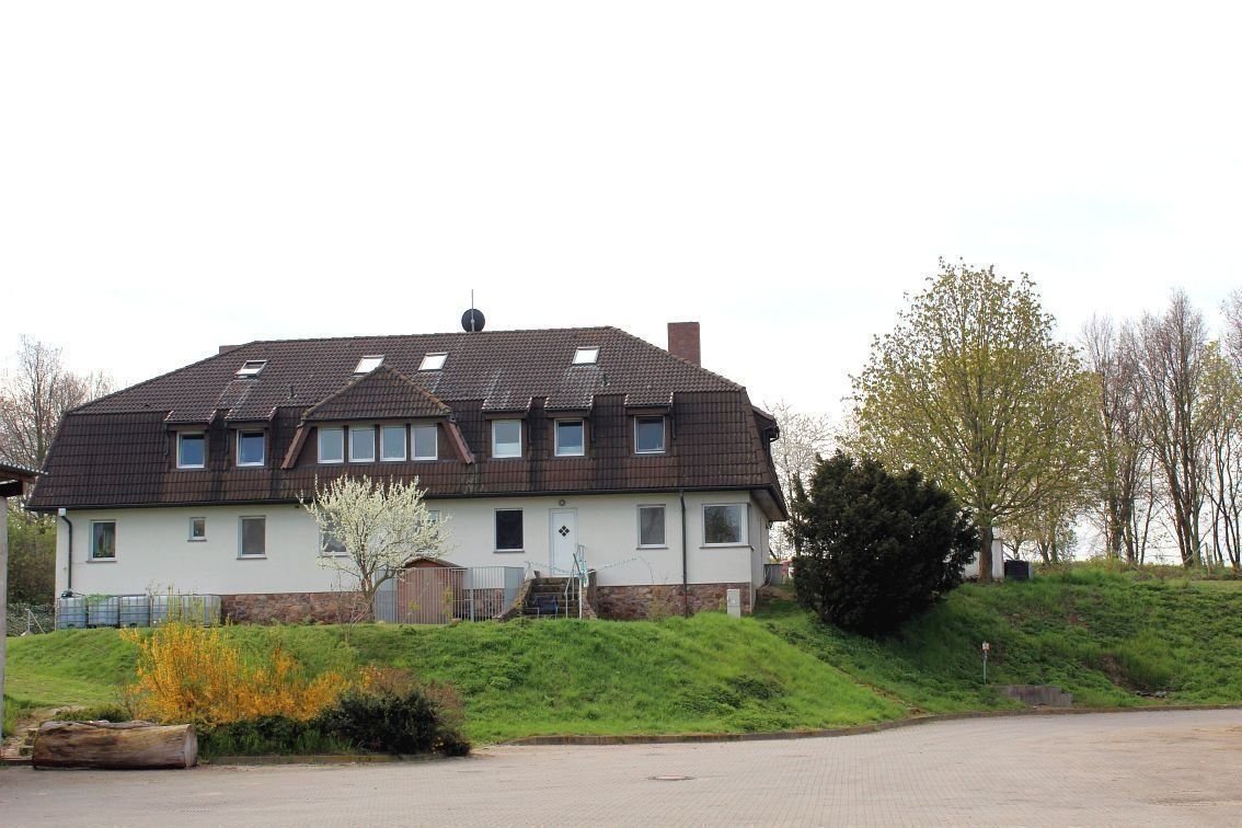 Einfamilienhaus zum Kauf 371.000 € 7 Zimmer 213 m²<br/>Wohnfläche 3.300 m²<br/>Grundstück ab sofort<br/>Verfügbarkeit Zehren Diera-Zehren 01665