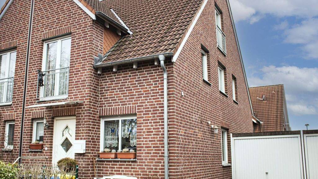 Ihr neues Zuhause wartet! Moderne Doppelhaushälfte mit Garten, Terrasse & Garage