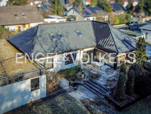 Einfamilienhaus zum Kauf 1.199.000 € 8 Zimmer 372 m² 1.410 m² Grundstück Großschwarzenlohe Wendelstein 90530
