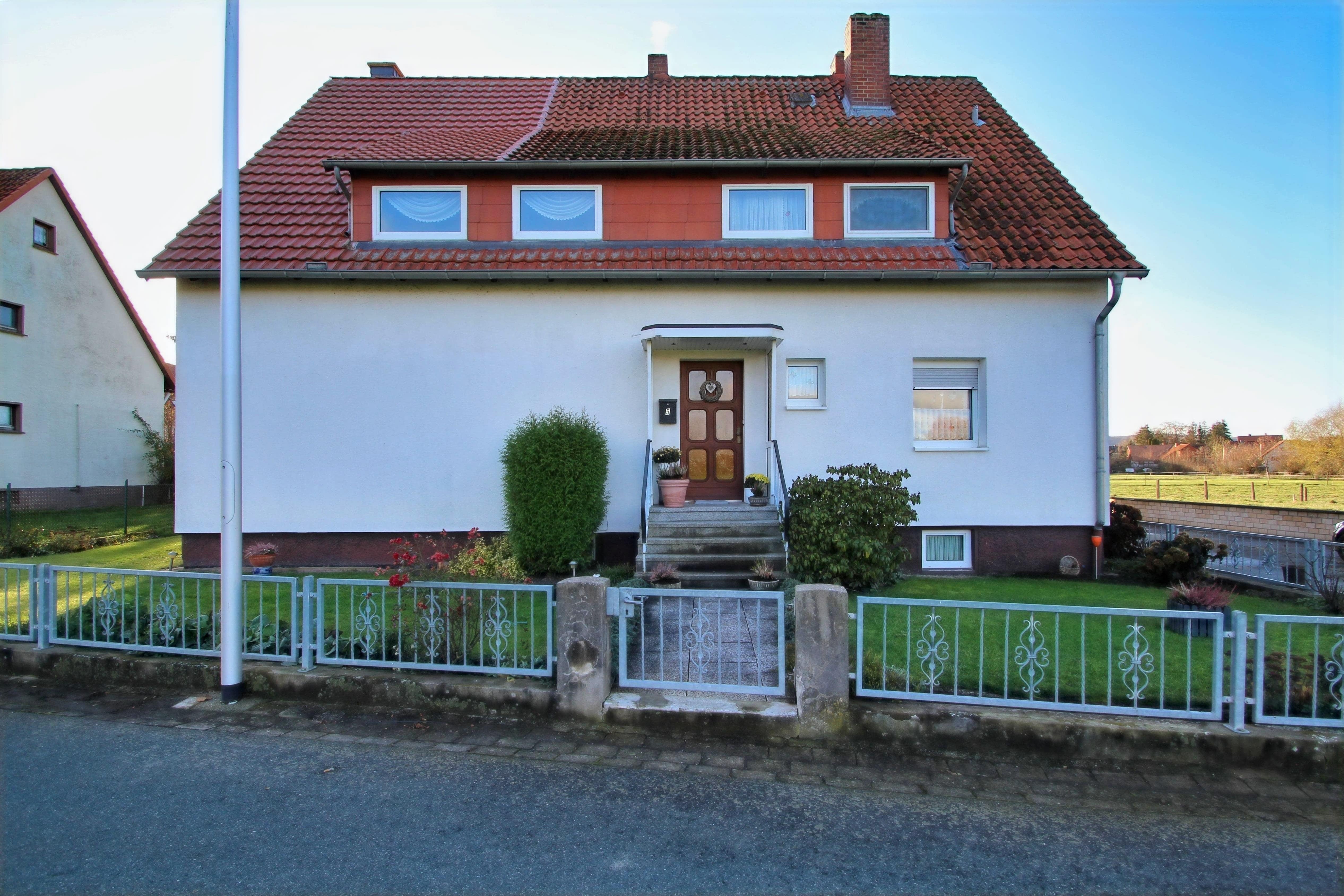 Einfamilienhaus zum Kauf 200.000 € 10 Zimmer 179,3 m²<br/>Wohnfläche 992 m²<br/>Grundstück Edemissen Einbeck 37574