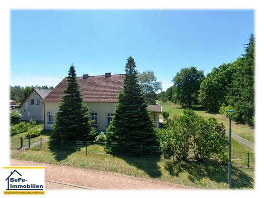 Einfamilienhaus zum Kauf 285.000 € 9 Zimmer 216 m² 5.777 m² Grundstück frei ab sofort Paul-Holz-Straße Uhlenkrug Viereck 17309