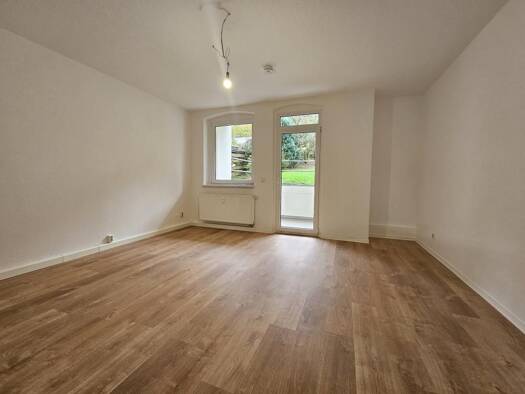 Wohnung zur Miete 352 € 2 Zimmer 64,2 m² EG Damaschkestraße 26 Aue 08280