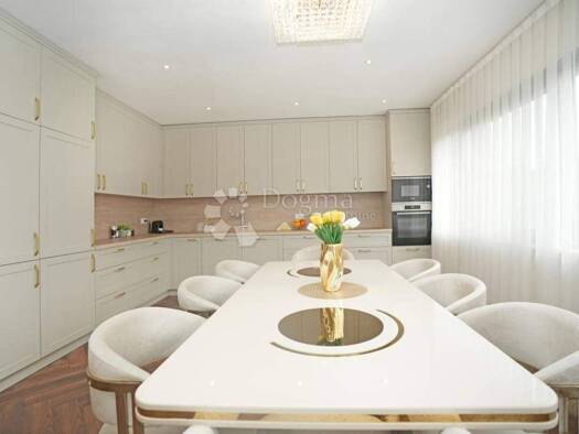 Wohnung zur Miete 3.000 € 5 Zimmer 180 m² 2. Geschoss Rovinj