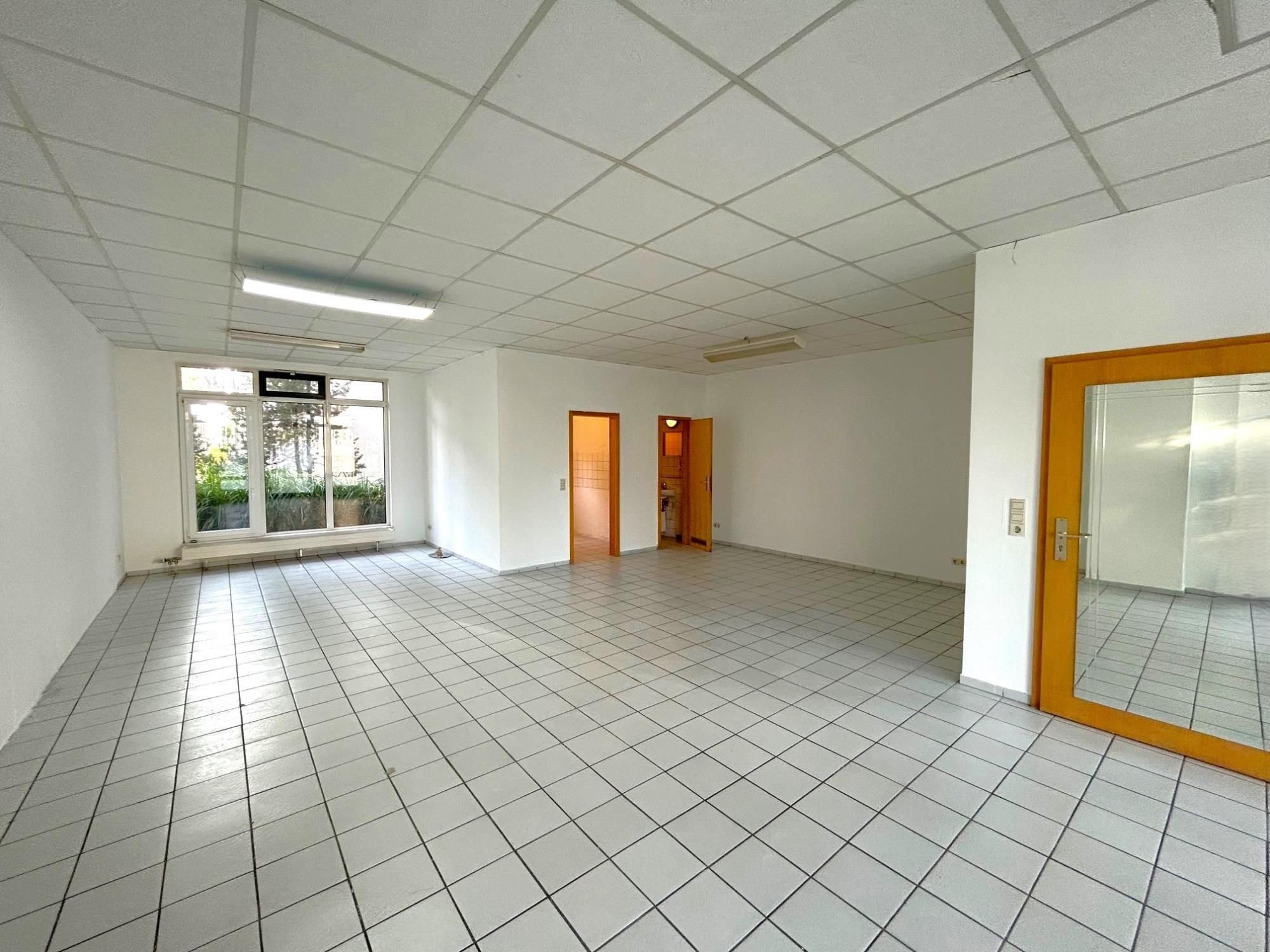 Ladenfläche zur Miete 625 € 1 Zimmer 62,3 m²<br/>Verkaufsfläche Ost Kirchheim 73230