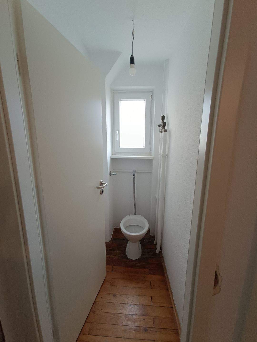 Gute, sehr zentral gelegene 3-Zimmer-Altbauwohnung in Nürnberg-Steinbühl – Nürnberg – Vorschaubild 4