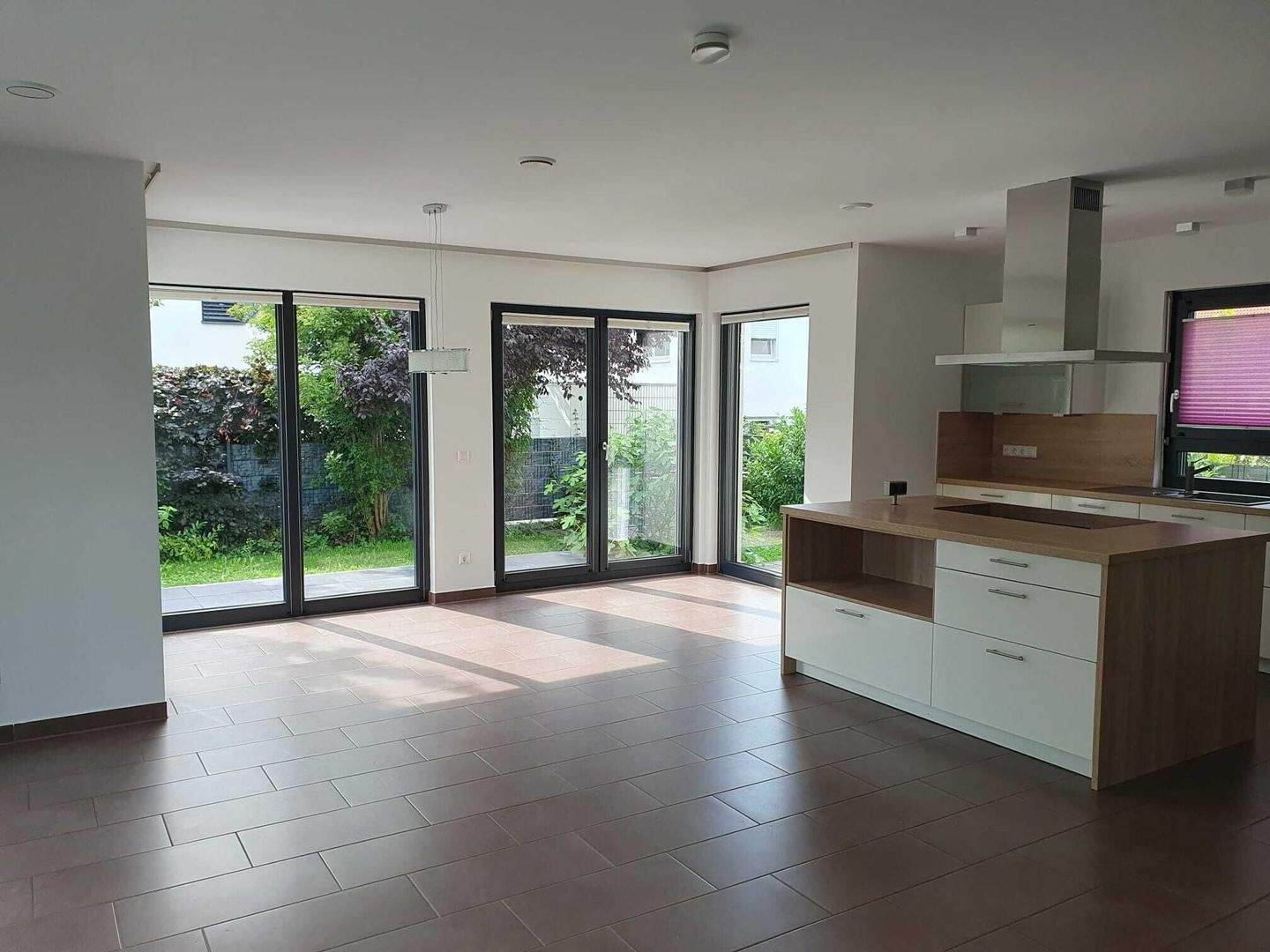 Immobilie in Vierkirchen - Freistehendes Familienhaus Deluxe mit Kamin, Sauna, Garten und Balkon (Erbpacht) - Bild 0