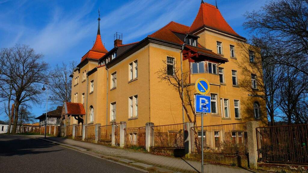 Villa zum Kauf 200.000 € 25 Zimmer 1.266 m² 3.640 m² Grundstück frei ab sofort Waldheim 04736