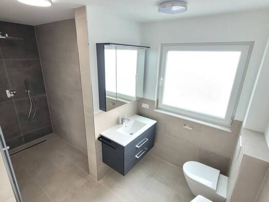 Wohnung zur Miete 1.350 € 4 Zimmer 91 m² Geschoss 1/3 frei ab sofort Amorbacher Straße Kochendorf Bad Friedrichshall 74177