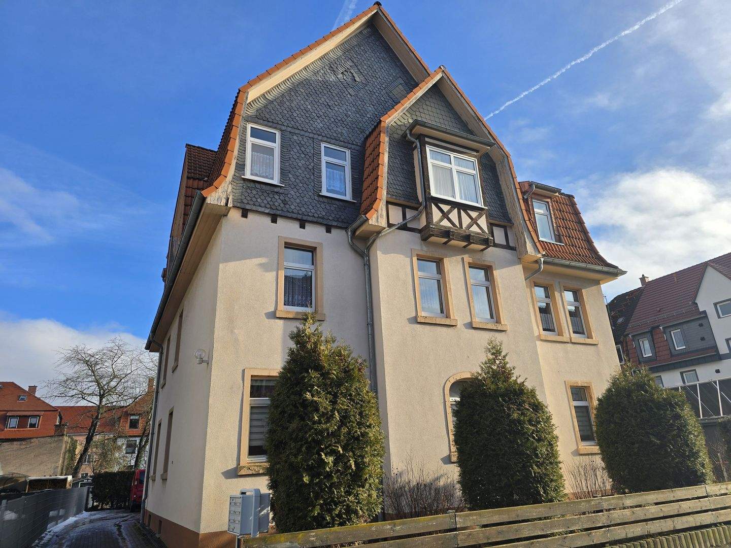 Immobilie in Gotha - Rentables Mehrfamilienhaus mit Stellplätzen in ruhiger Lage in Gotha - Bild 1