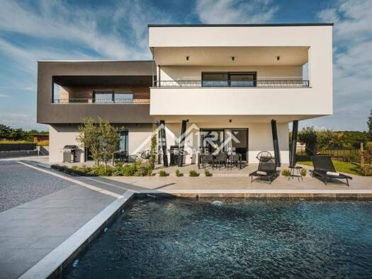 Einfamilienhaus zum Kauf 930.000 € 7 Zimmer 266 m² Umag Umag 52470