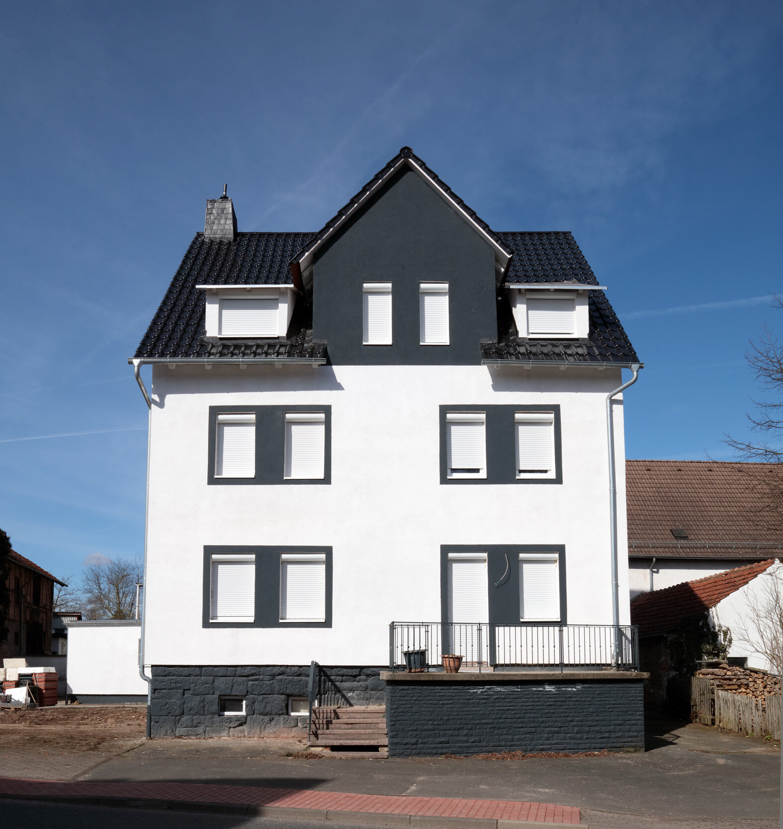 Mehrfamilienhaus zum Kauf als Kapitalanlage geeignet 649.000 € 9 Zimmer 460 m²<br/>Wohnfläche 1.200 m²<br/>Grundstück Hohenkirchen Espenau 34314