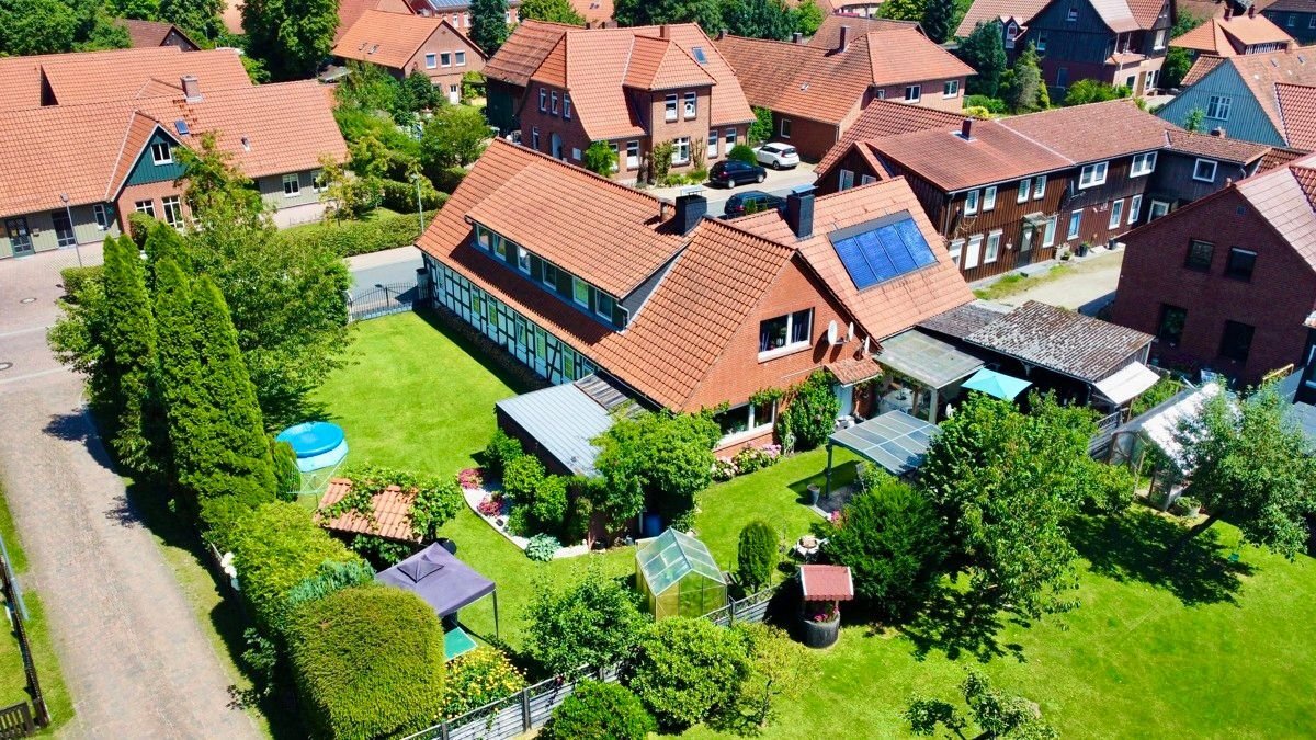 Mehrfamilienhaus zum Kauf 400.000 € 9 Zimmer 262 m²<br/>Wohnfläche 800 m²<br/>Grundstück Eldingen Eldingen 29351