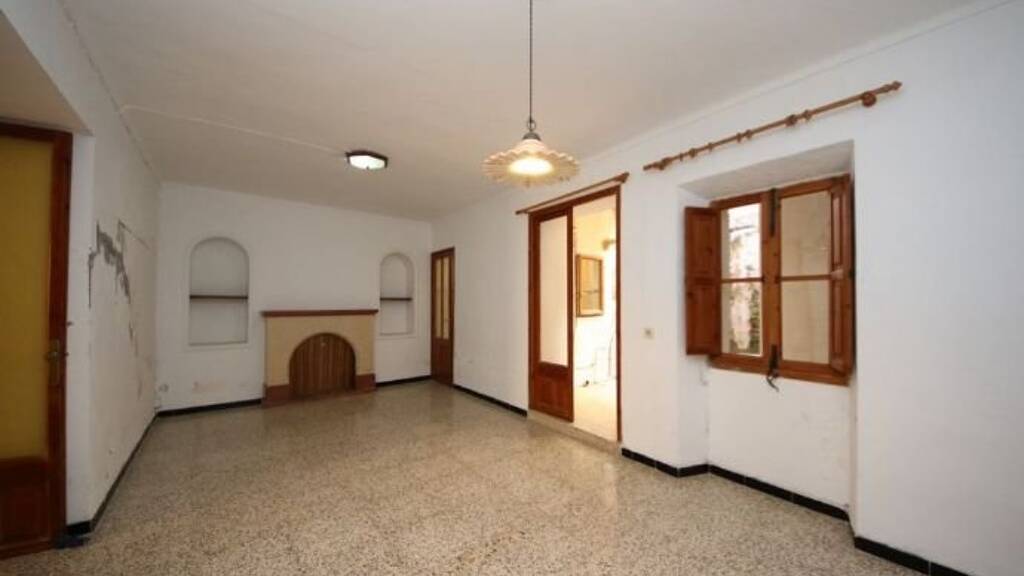 Haus zum Kauf 360.000 € 7 Zimmer 300 m² 125 m² Grundstück Arta