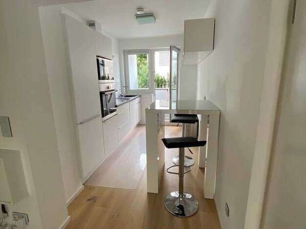 Wohnung zur Miete Wohnen auf Zeit 2.500 € 3 Zimmer 90 m² frei ab 01.06.2026 Mitte Stuttgart 70182