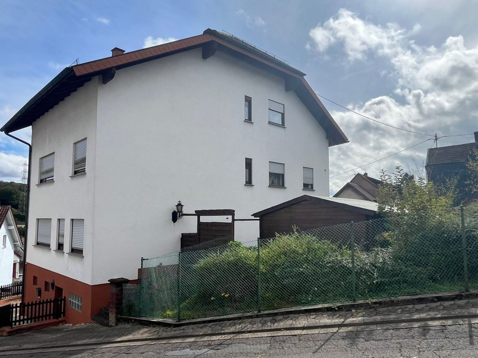 Haus zum Kauf 275.000 € 7 Zimmer 270 m²<br/>Wohnfläche 676 m²<br/>Grundstück Schiffweiler Schiffweiler 66578