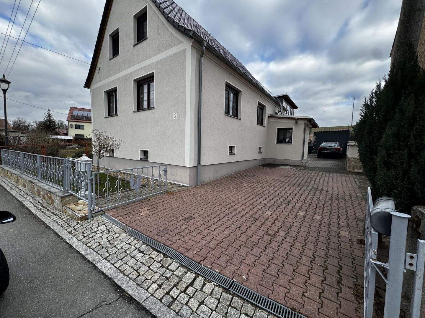 Immobilie in Hirschstein - Freistehendes Einfamilienhaus mit pflegeleichtem Grundstück im Grünen zu verkaufen - Bild 0