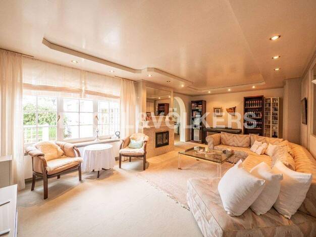 Einfamilienhaus zum Kauf 679.000 € 9 Zimmer 225 m² 1.060 m² Grundstück Schwebheim 97525