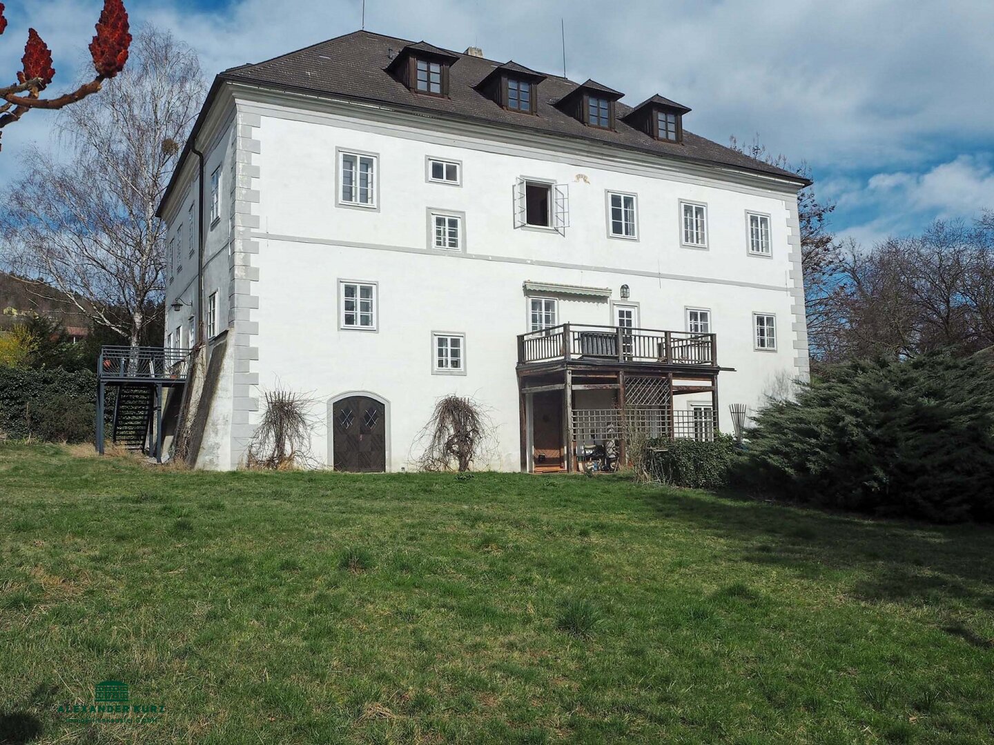 Herrenhaus zum Kauf 1.500.000 € 20 Zimmer 10.966 m²<br/>Grundstück Leiben 3652