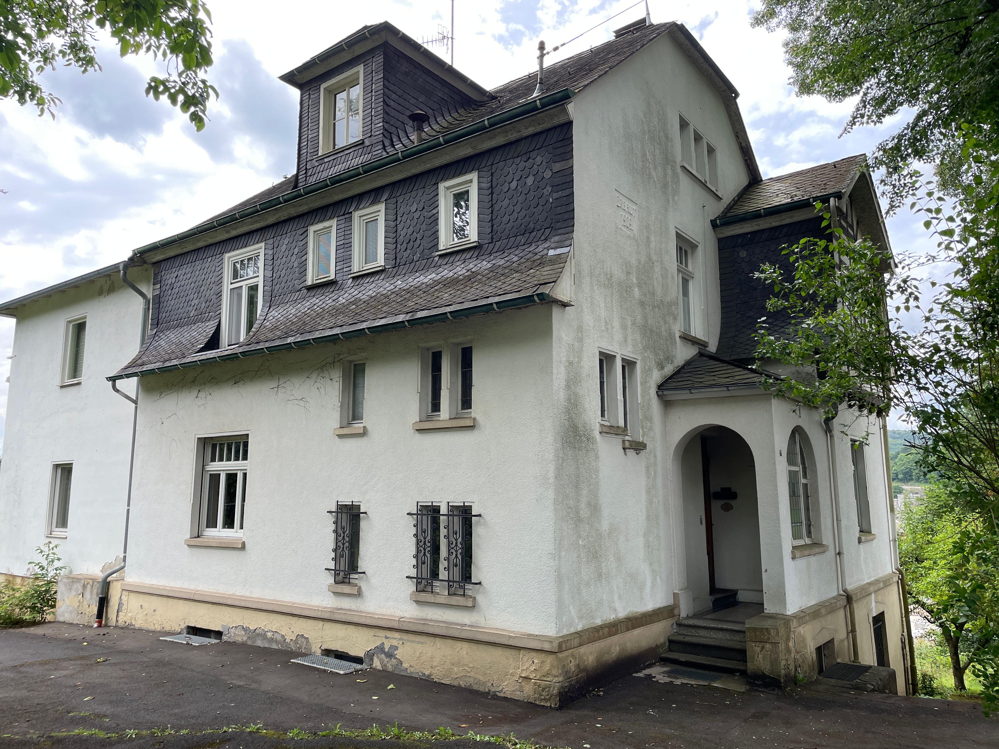 Einfamilienhaus zum Kauf provisionsfrei 435.000 € 10 Zimmer 208 m²<br/>Wohnfläche 2.646 m²<br/>Grundstück Weidenau - Mitte Siegen 57076