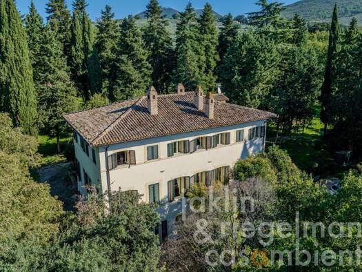 Haus zum Kauf 960.000 € 561 m² 7.287 m² Grundstück Foligno 06034