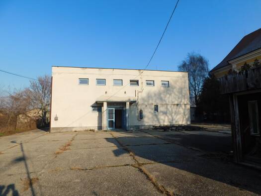 Werkstatt zum Kauf 338.000 € 572 m² Lagerfläche Györ