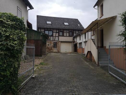 Mehrfamilienhaus zum Kauf provisionsfrei 185.000 € 9 Zimmer 200 m² 1.240 m² Grundstück Burgschwalbacher Straße 7 Kaltenholzhausen 65558