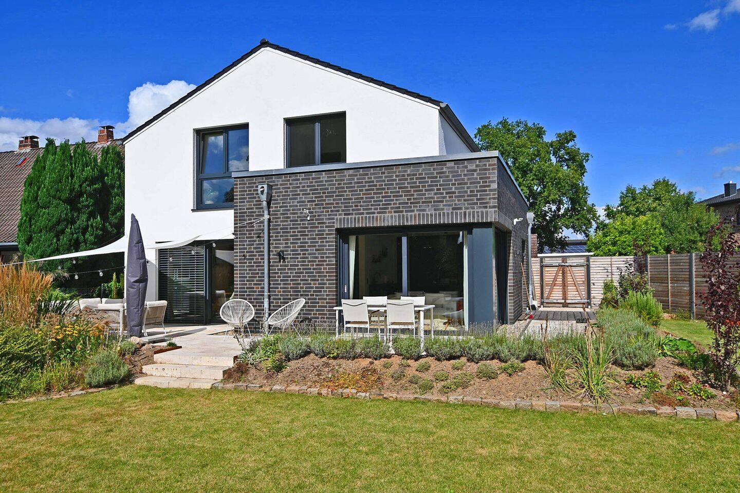 Sehr modernes, großzügiges und neuwertiges EFH mit Süd West Grundstück - Energieklasse A+