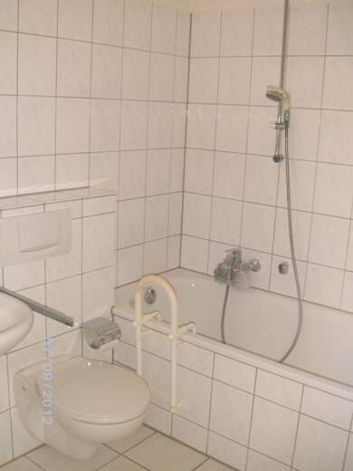 Wohnung zur Miete 392 € 1 Zimmer 36 m² 4 Geschosse frei ab sofort Bergheimer Straße 33 Dreikönigenviertel Neuss 41464