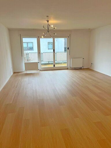 Wohnung zur Miete 1.300 € 3 Zimmer 91 m² 1. Geschoss frei ab sofort Königsteiner Straße 4 Steinbach 61449