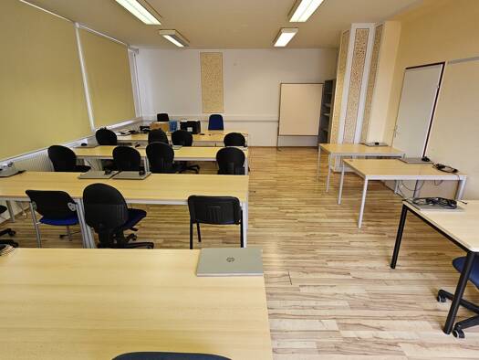 Büro zur Miete 889 € 3 Zimmer Wiener Neustadt 2700