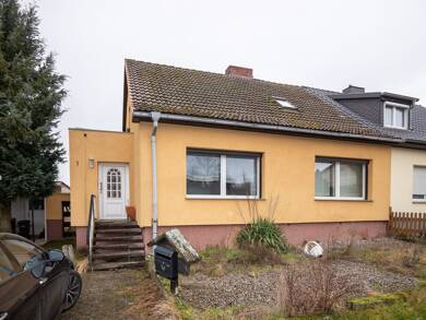 Einfamilienhaus zum Kauf 135.000 € 6 Zimmer 100 m² 822 m² Grundstück Loickenziner Chaussee 1 Altentreptow Altentreptow 17087