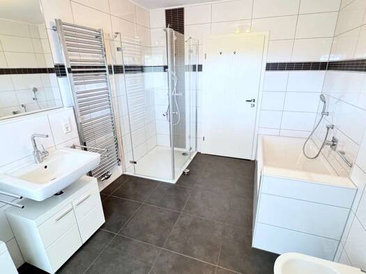 Wohnung zur Miete 830 € 2 Zimmer 75 m² 2. Geschoss frei ab 15.07.2026 Wiesmoor 26639