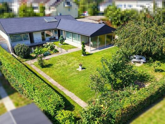 Einfamilienhaus zum Kauf 980.000 € 5,5 Zimmer 142,5 m² 806 m² Grundstück Kirchheim Kirchheim unter Teck 73230