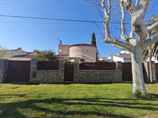 Chalet zum Kauf 810.000 € 5 Zimmer 238 m² Carrer Llobregat, 53, 53 Castelló d'Empúries 17487