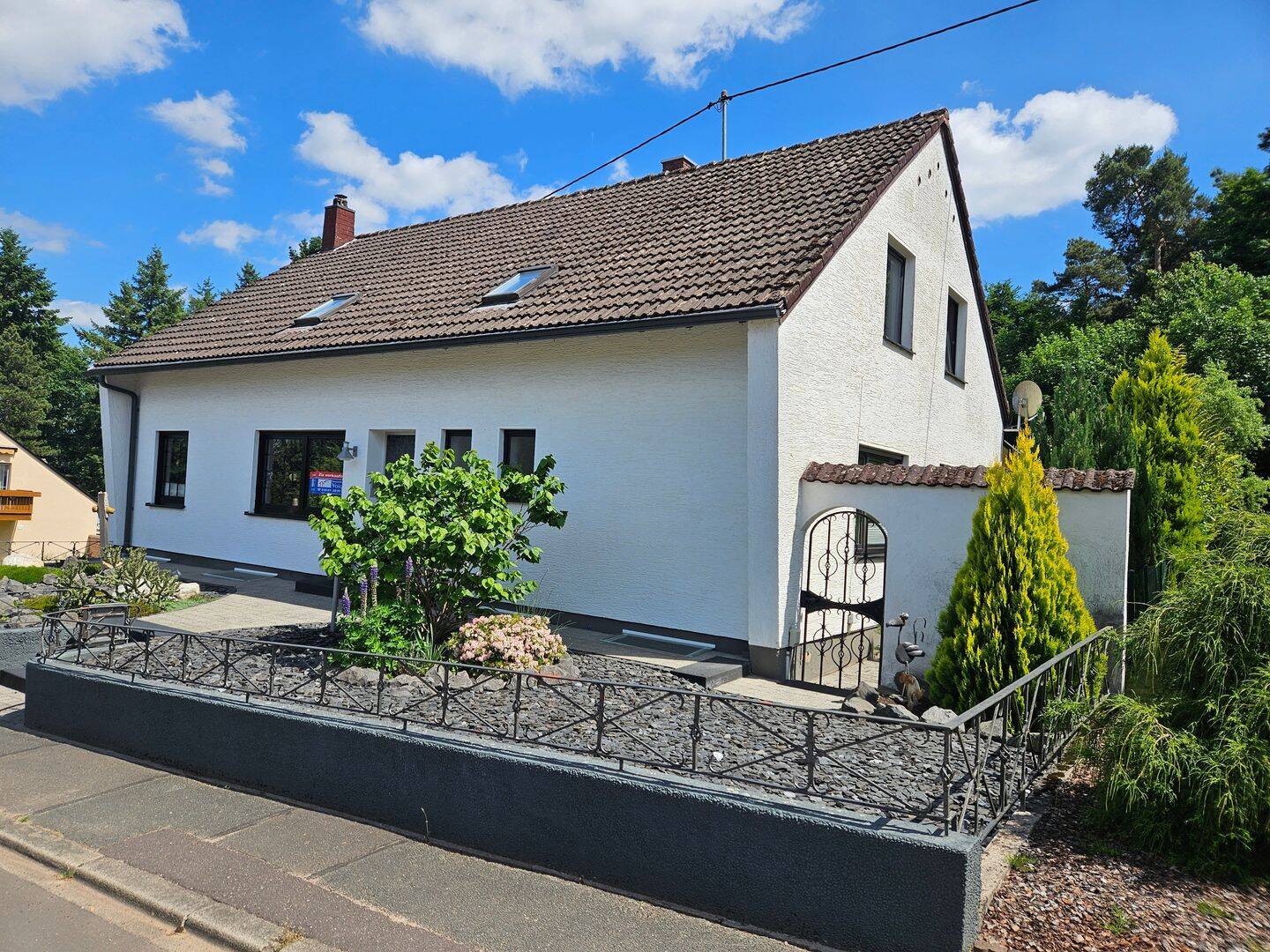 Immobilie in Konz - Freistehendes Ein/Zwei-Familien-Haus in sonniger Höhenlage in Konz Könen - Bild 0