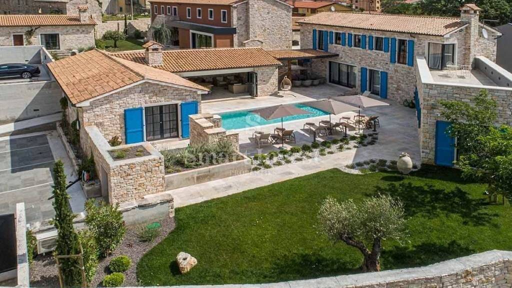 Haus zum Kauf 14 Zimmer 1.330 m² 2.893 m² Grundstück Kanfanar 52352