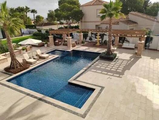 Chalet zum Kauf 1.500.000 € 6 Zimmer 300 m² Calle Los Pirineos, 15 Orihuela 03189