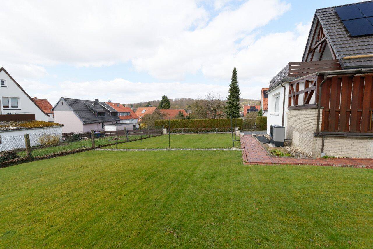 Immobilie in Lamspringe - Beste Lage, großzügig und vorbildlich saniert – Wärmepumpe & Solar-Speicher inklusive. Klasse A! - Bild 1