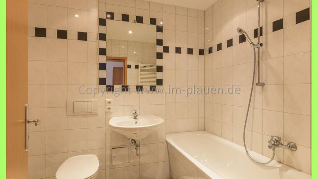 Wohnung zur Miete 335 € 2 Zimmer 66,2 m² 2. Geschoss frei ab sofort Lange Straße 69 Haselbrunn Plauen 08525