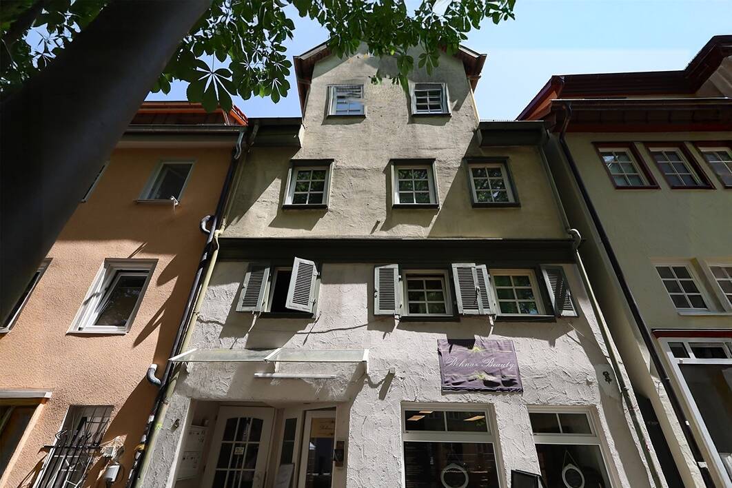 Immobilie in Schorndorf - Stadthaus mit 6 Einheiten und PKW-Stellplatz in Schorndorf - 20 km von Stattgart - voll vermietet - Bild 1
