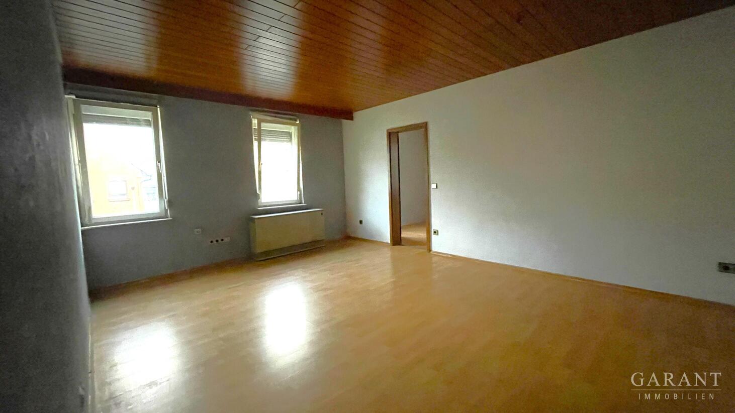 Mehrfamilienhaus zum Kauf 360.000 € 12 Zimmer 225 m²<br/>Wohnfläche 251 m²<br/>Grundstück Bönnigheim Bönnigheim 74357