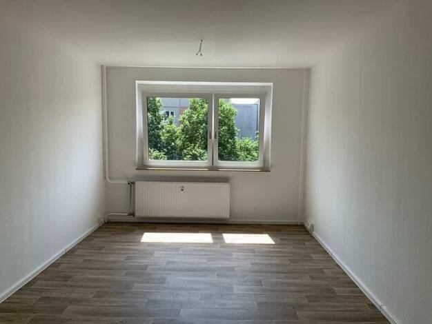 Wohnung zur Miete 364 € 3 Zimmer 58,7 m² 4. Geschoss frei ab 20.12.2026 Sosaer Straße 13 Thekla Leipzig 04349