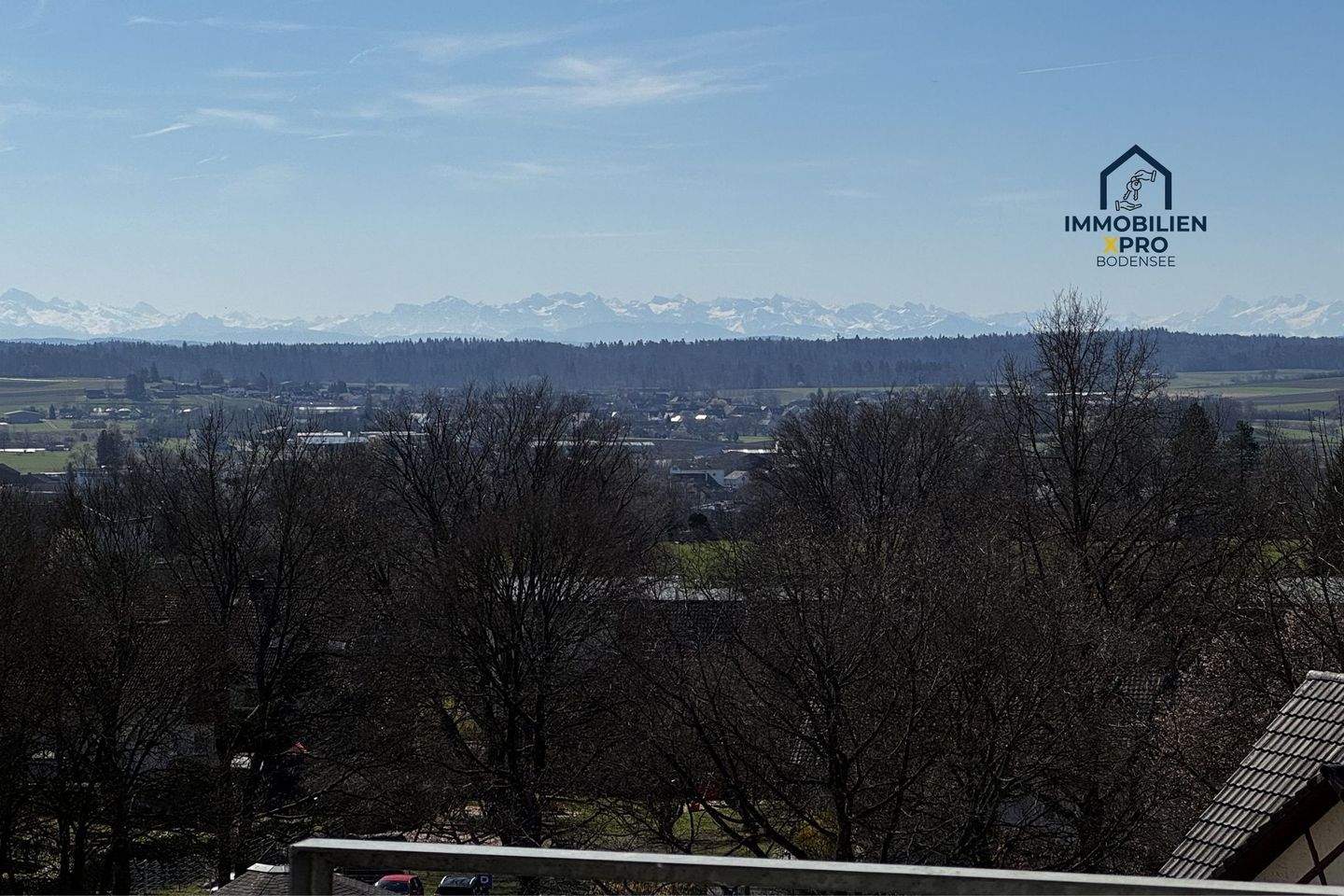 Immobilie in Gailingen am Hochrhein -  3,5-Zimmer-Maisonettewohnung mit Studio, Balkon und Alpenblick – ca. 90 m² Wohnfläche inkl. Tiefgaragenstellplatz - Bild 0