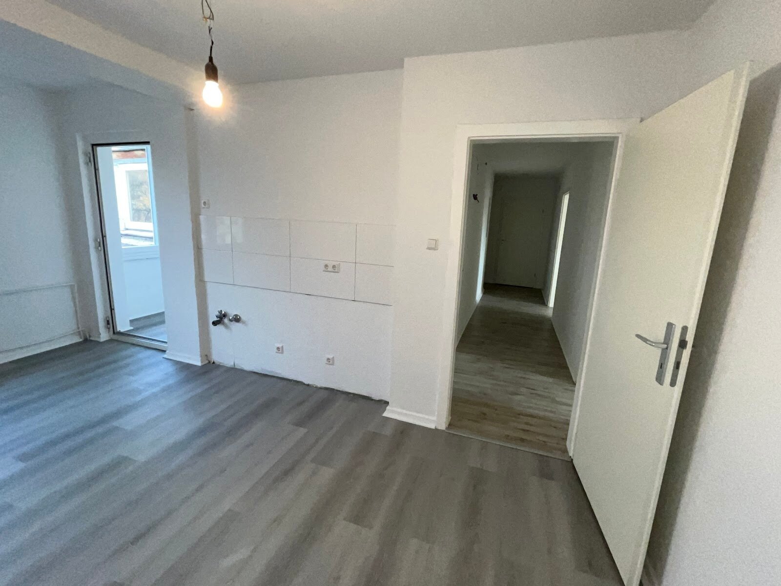 Wohnung zur Miete 609 € 3 Zimmer 99,1 m²<br/>Wohnfläche 3.<br/>Geschoss 01.03.2025<br/>Verfügbarkeit Gitschiner Str. 70 Hochfeld Duisburg 47053