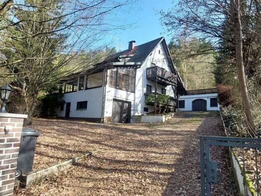 Haus zum Kauf 489.000 € 10 Zimmer 300 m² 2.398 m² Grundstück frei ab 01.05.2026 Lückenrieth 24 Lückenrieth Leuchtenberg 92705