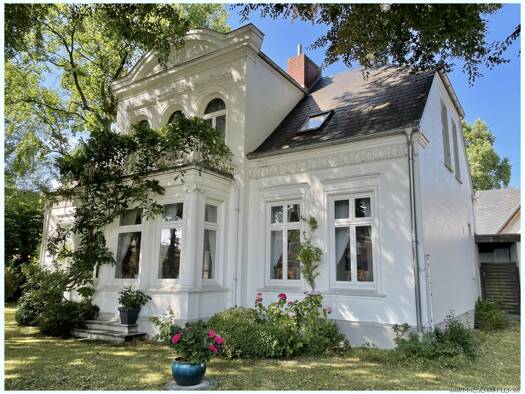 Villa zum Kauf 1.600.000 € 8 Zimmer 310 m² 2.235 m² Grundstück Husum Husum 25813